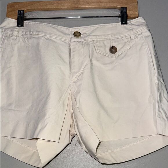 Banana Republic Cream Shorts size 8 - Picture 6 of 10